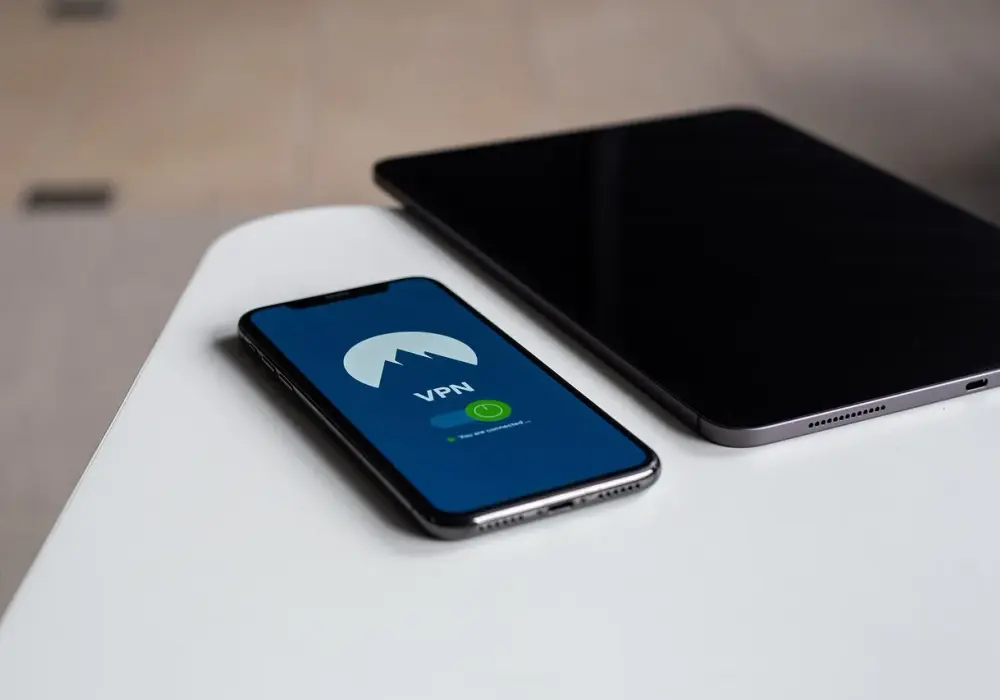 Czy VPN jest legalny? Fakty i mity, które musisz znać