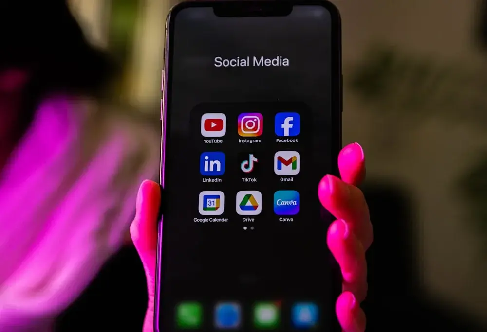 10 trendów w aplikacjach mobilnych, które dominowały w 2025 roku