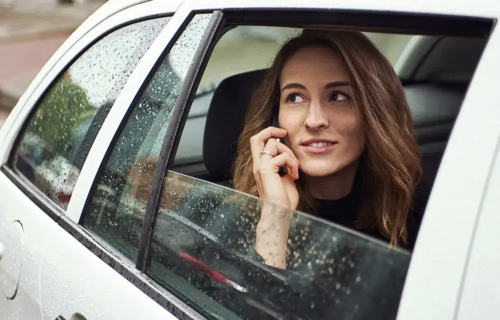 Jak działa aplikacja Uber? Poznaj proces zamawiania przejazdów