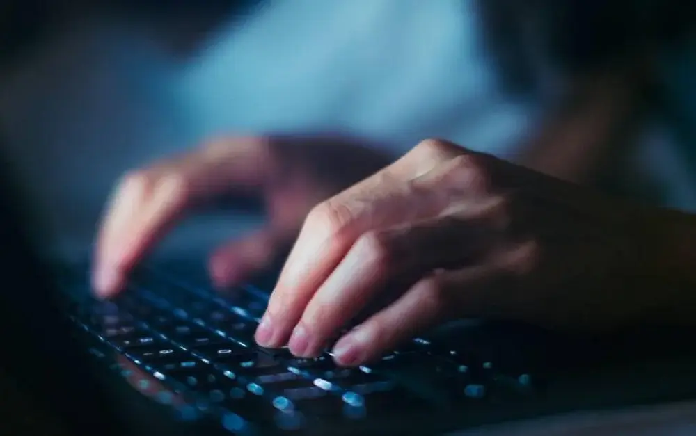 Czym jest generatywna sztuczna inteligencja i jak wpływa na świat?