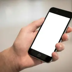 Jak sprawdzić czy iPhone jest nowy i uniknąć oszustw przy zakupie
