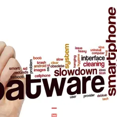 Dłoń z markerem pisze słowo "bloatware" na tle chmury słów związanych z optymalizacją telefonu.