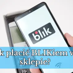 Ręka trzyma smartfon z logo Blik nad terminalem płatniczym. Tekst na niebieskim tle: "Jak płacić BLIKIem w sklepie?".