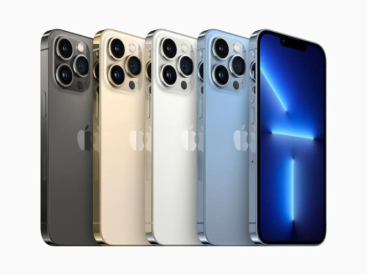 Pięć iPhone'ów w różnych kolorach, prezentujących ranking aparatów w telefonach.