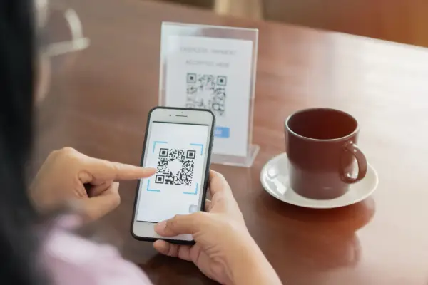 Jak zeskanować kod QR ze zdjęcia? iPhone i Android