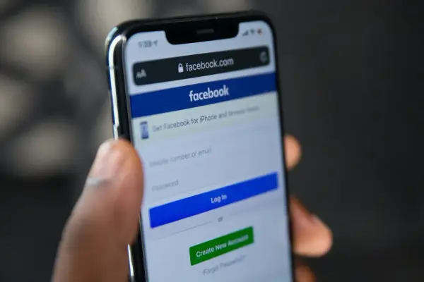 Straciłeś Facebooka? Odzyskaj konto bez maila i telefonu!