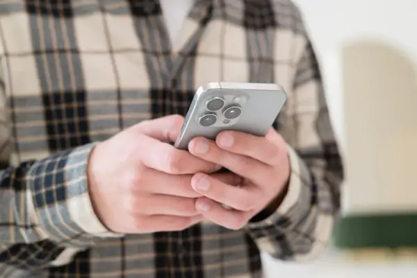 Skasowane SMS-y - Jak je odzyskać na Androidzie i iPhonie?
