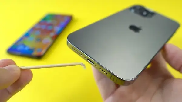 Jak bezpiecznie wyczyścić port ładowania iPhone i uniknąć uszkodzeń – proste kroki