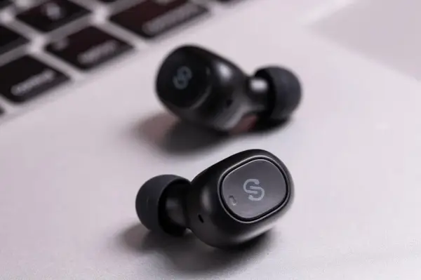 Co to jest Bluetooth i jak działa? Definicja, zastosowania i zalety technologii