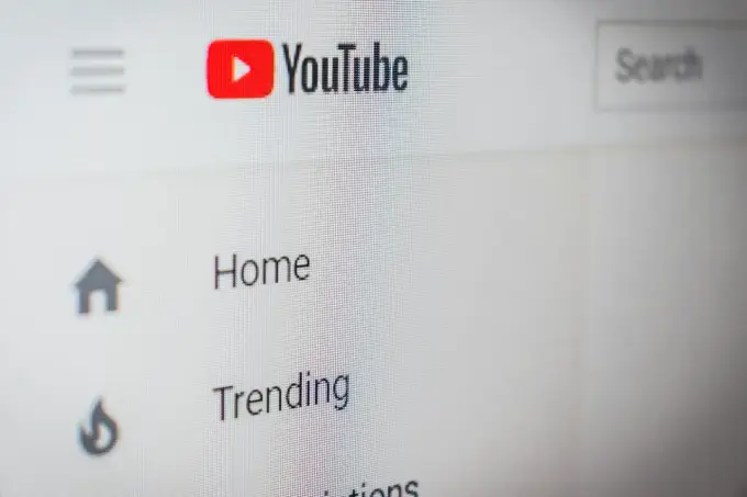 Jak pobrać film z YouTube bez programu? Legalne sposoby