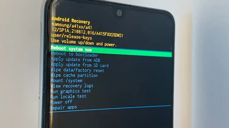 Reset telefonu - Kiedy warto i jak to zrobić bezpiecznie?